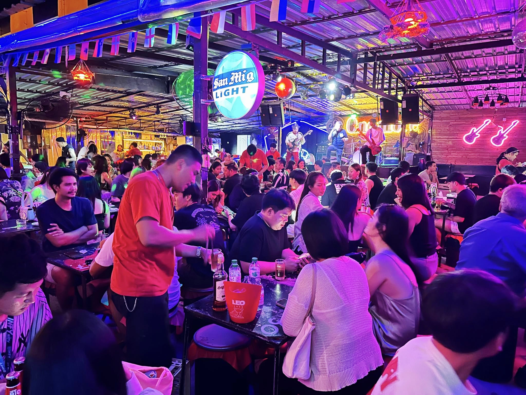 One More Bar เกาะล้าน 1 475689702 1143608687771638 706087787981725022 n