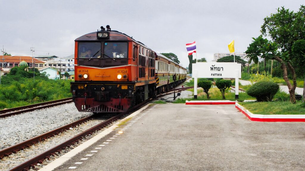 เดินทางไปเกาะล้านด้วยรถไฟ 3 KohLarn.co 2024 09 02T170527.944