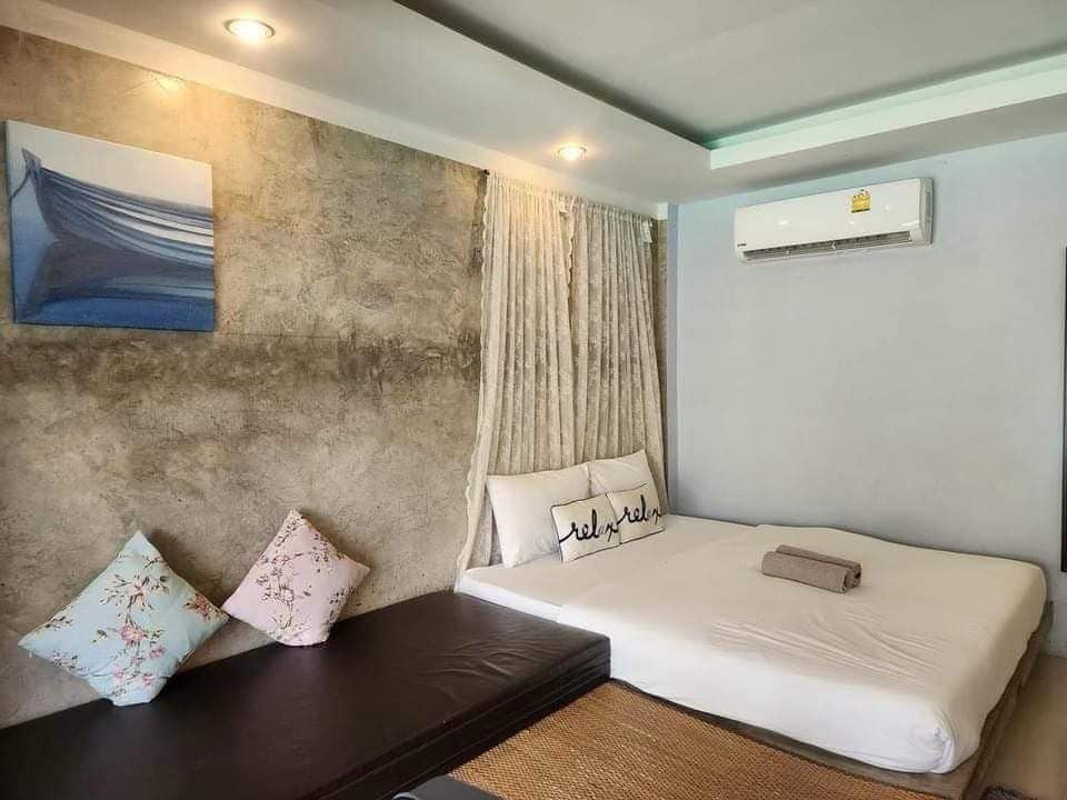 ที่นั่งริมหาดทองหลาง ร้าน Coconut Cafe 482033362 1126588995937272 5826553410184356777 n