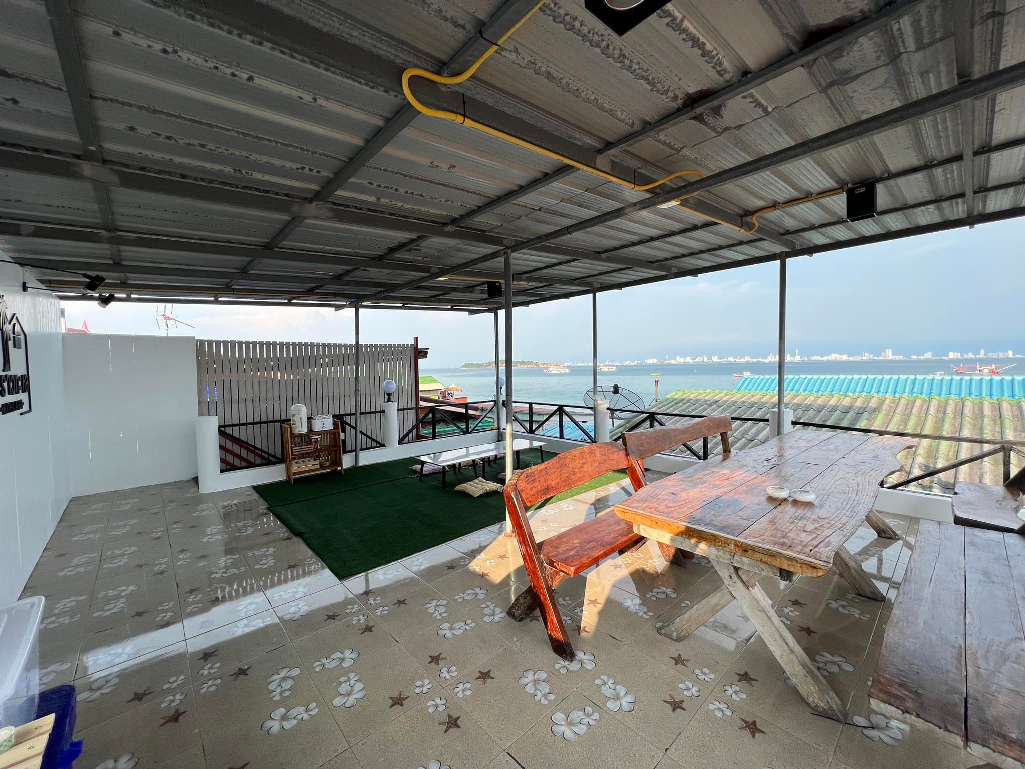 ที่นั่งริมหาดทองหลาง ร้าน Coconut Cafe 475804868 3829592003959539 3483437546557720599 n